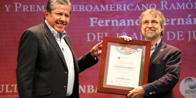 Entrega el Gobernador David Monreal el Premio Iberoamericano “Ramón López Velarde” 2022 al poeta Fernando Fernández