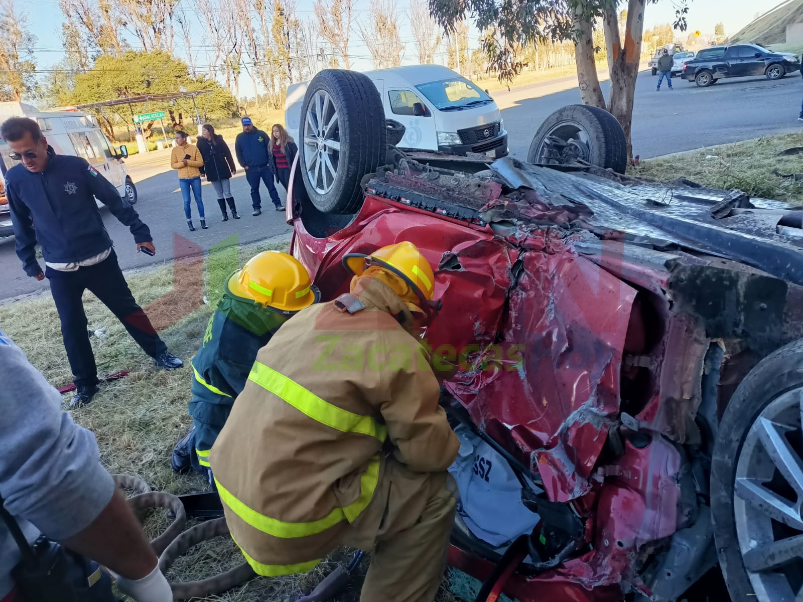 Mujer se salva de milagro tras accidentar su vehiculo y caer de un ...
