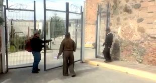 Acuerdan autoridades educativas y estudiantes regreso a clases en el CAM