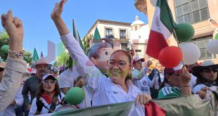 Miles de zacatecanos respaldan la Cuarta Transformación en multitudinaria marcha encabezada por Verónica Díaz