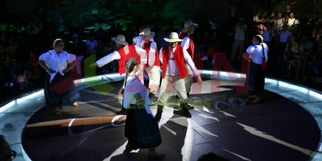 Cautiva Francia al público zacatecano con música y danzas tradicionales, en el FZFI 2026