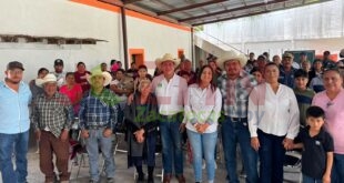 Carlos Puente estrecha diálogo con habitantes de El Salvador