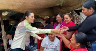 Susana Barragán lleva información y escucha a vecinos de Tacoaleche